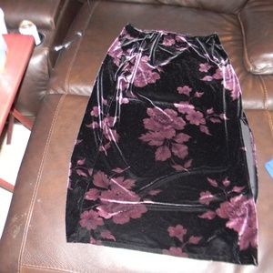 NY&CO Velvet Skirt